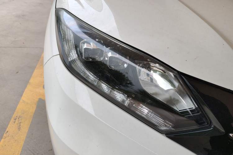 Used Honda Vezel 2017 1.8L CVT Front-Wheel Drive Pioneer Edition Right Front Headlight