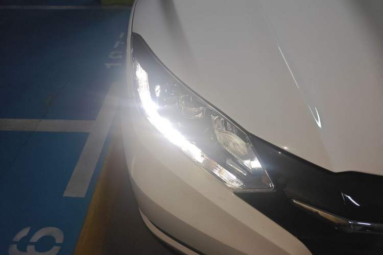 Used Honda Vezel 2017 1.8L CVT Front-Wheel Drive Pioneer Edition Right Front Headlight