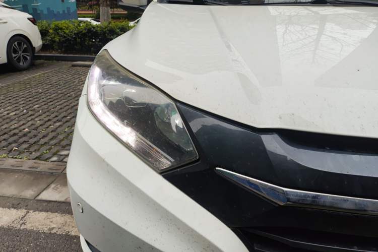 Used Honda Vezel 2017 1.8L CVT Front-Wheel Drive Pioneer Edition Right Front Headlight