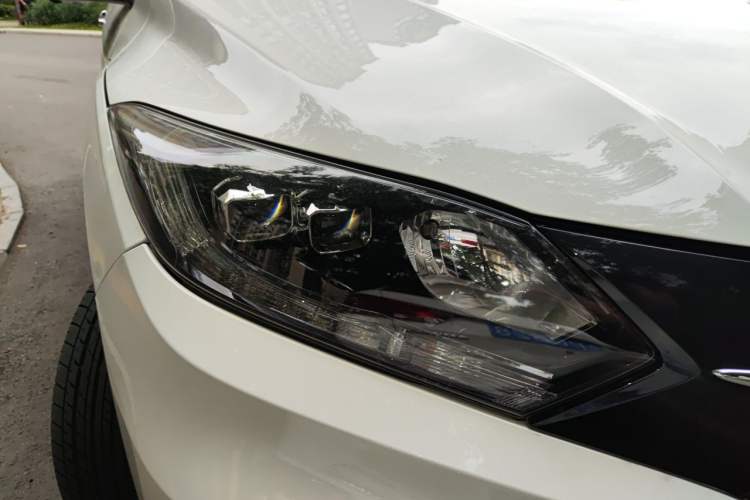 Used Honda Vezel 2017 1.8L CVT Front-Wheel Drive Pioneer Edition Right Front Headlight
