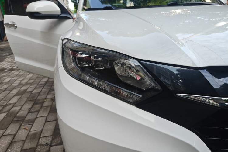 Used Honda Vezel 2017 1.8L CVT Front-Wheel Drive Pioneer Edition Right Front Headlight