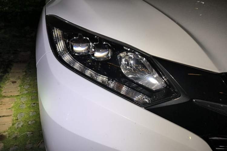 Used Honda Vezel 2017 1.8L CVT Front-Wheel Drive Pioneer Edition Right Front Headlight