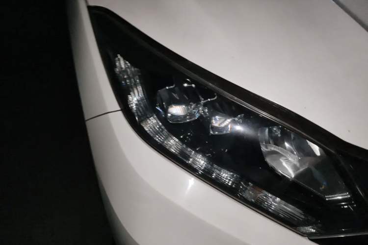 Used Honda Vezel 2017 1.8L CVT Two-Wheel Drive Luxury Model Right Front Headlight