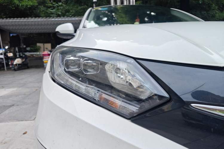 Used Honda Vezel 2017 1.8L CVT Front-Wheel Drive Pioneer Edition Right Front Headlight