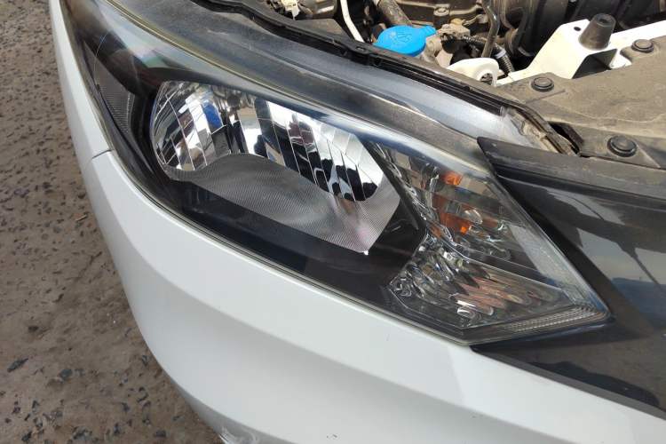 Used Honda Vezel 2017 1.5L CVT 2WD Comfort Model Right Front Headlight