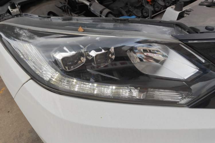 Used Honda Vezel 2017 1.8L CVT Front-Wheel Drive Pioneer Edition Right Front Headlight