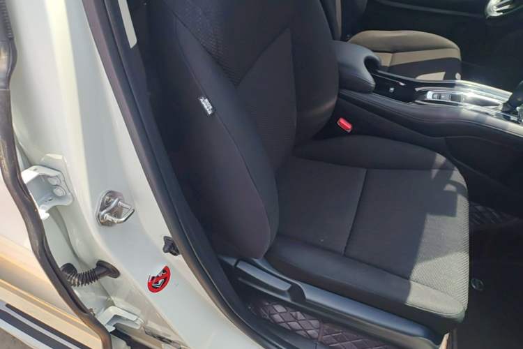 Used Honda Vezel 2017 1.5L CVT 2WD Comfort Model Right Front Seat