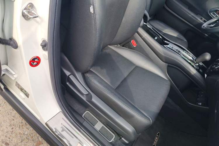 Used Honda Vezel 2017 1.8L CVT Front-Wheel Drive Pioneer Edition Right Front Seat