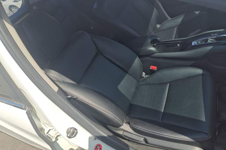 Used Honda Vezel 2017 1.5L CVT 2WD Comfort Model Right Front Seat