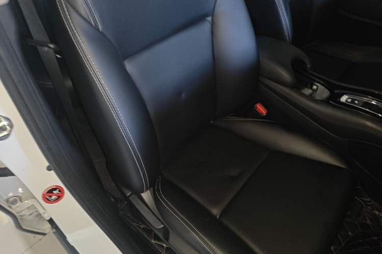 Used Honda Vezel 2017 1.5L CVT 2WD Comfort Model Right Front Seat