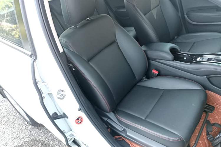 Used Honda Vezel 2017 1.5L CVT 2WD Comfort Model Right Front Seat