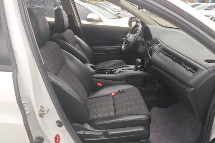 Used Honda Vezel 2017 1.8L CVT Front-Wheel Drive Pioneer Edition Right Front Seat