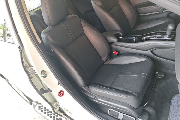 Used Honda Vezel 2017 1.5L CVT 2WD Comfort Model Right Front Seat