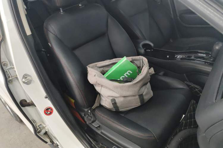 Used Honda Vezel 2017 1.5L CVT 2WD Comfort Model Right Front Seat