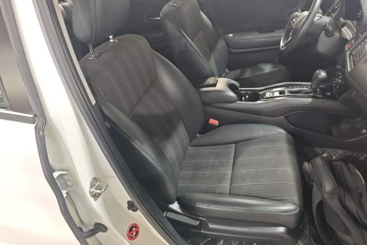 Used Honda Vezel 2017 1.8L CVT Front-Wheel Drive Pioneer Edition Right Front Seat