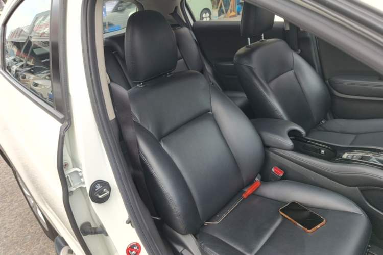 Used Honda Vezel 2017 1.5L CVT 2WD Comfort Model Right Front Seat