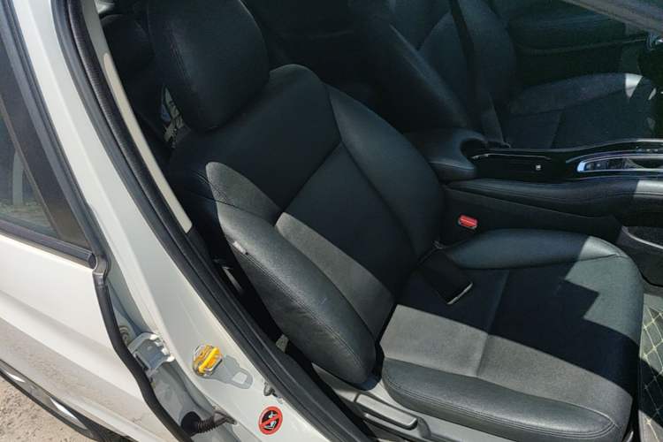 Used Honda Vezel 2017 1.5L CVT 2WD Comfort Model Right Front Seat
