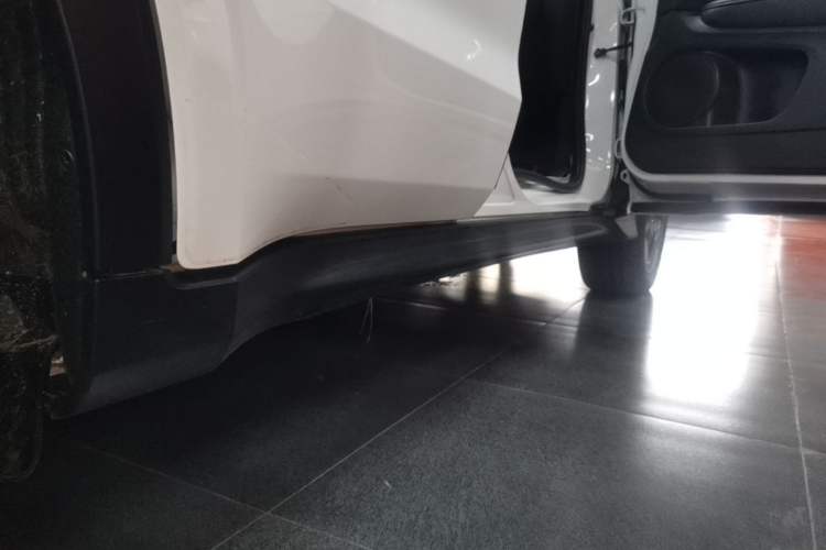 Used Honda Vezel 2017 1.8L CVT Front-Wheel Drive Pioneer Edition Right Side Sill