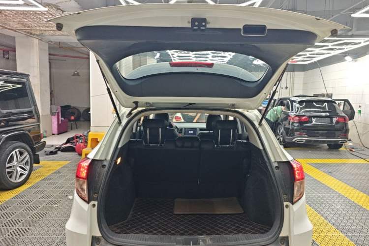 Used Honda Vezel 2017 1.5L CVT 2WD Comfort Model Trunk