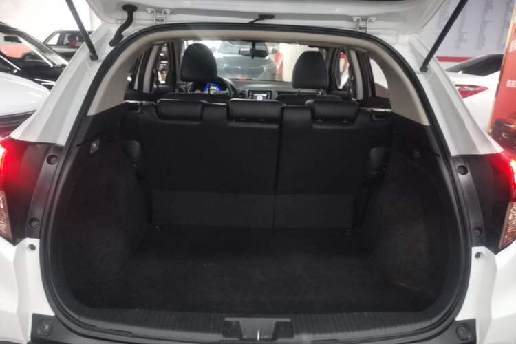 Used Honda Vezel 2017 1.8L CVT Front-Wheel Drive Pioneer Edition Trunk