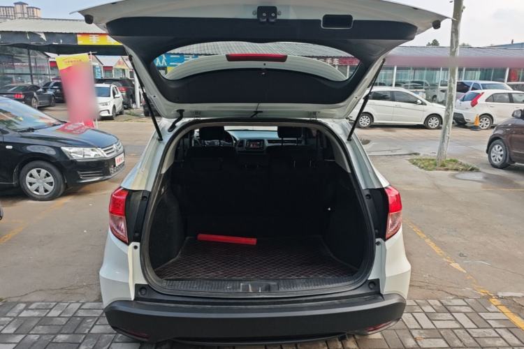 Used Honda Vezel 2017 1.5L CVT 2WD Comfort Model Trunk