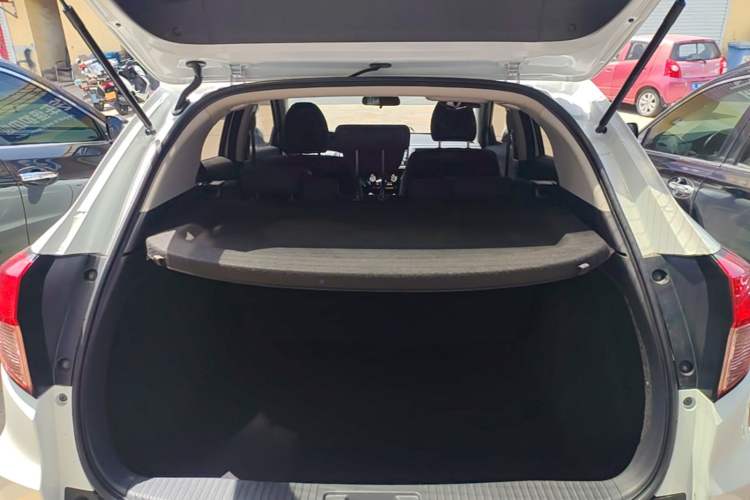 Used Honda Vezel 2017 1.5L CVT 2WD Comfort Model Trunk