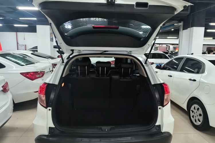 Used Honda Vezel 2017 1.5L CVT 2WD Comfort Model Trunk