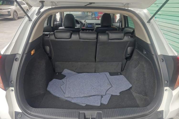 Used Honda Vezel 2017 1.5L CVT 2WD Comfort Model Trunk