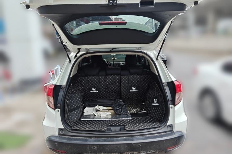 Used Honda Vezel 2017 1.5L CVT 2WD Comfort Model Trunk