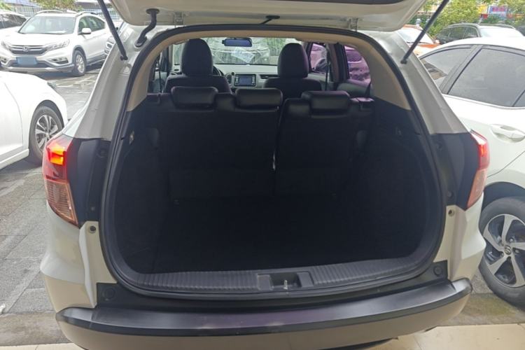 Used Honda Vezel 2017 1.5L CVT 2WD Comfort Model Trunk