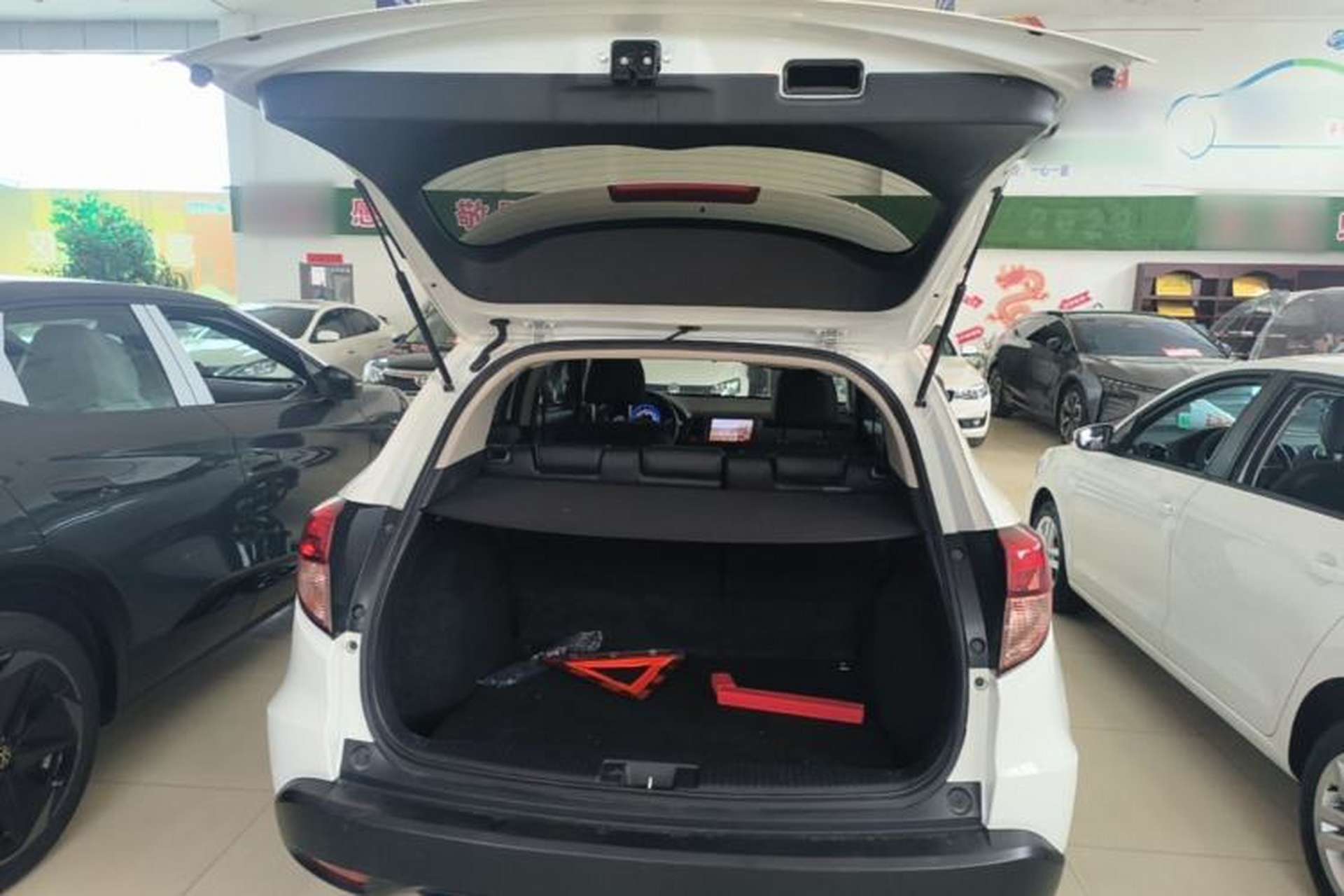 Used Honda Vezel 2017 1.8L CVT Front-Wheel Drive Pioneer Edition Trunk