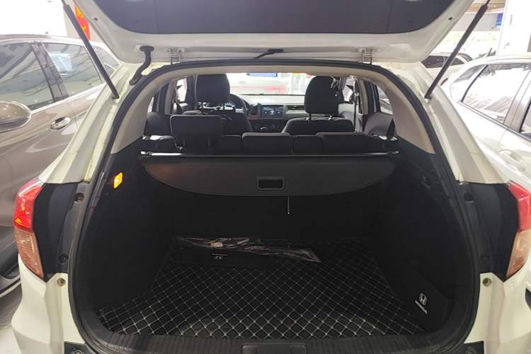 Used Honda Vezel 2017 1.5L CVT 2WD Comfort Model Trunk