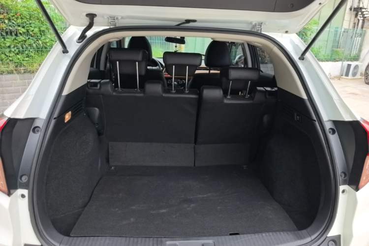 Used Honda Vezel 2017 1.8L CVT Front-Wheel Drive Pioneer Edition Trunk