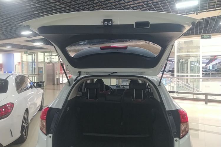 Used Honda Vezel 2017 1.5L CVT 2WD Comfort Model Trunk