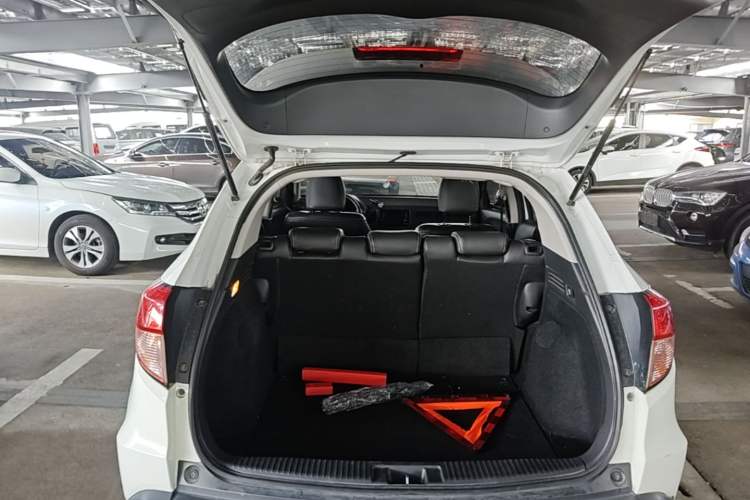 Used Honda Vezel 2017 1.5L CVT 2WD Comfort Model Trunk
