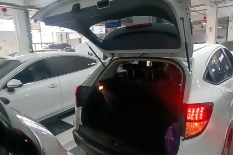 Used Honda Vezel 2017 1.5L CVT 2WD Comfort Model Trunk