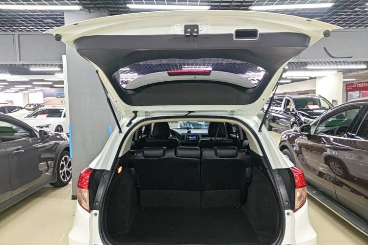 Used Honda Vezel 2017 1.5L CVT 2WD Comfort Model Trunk