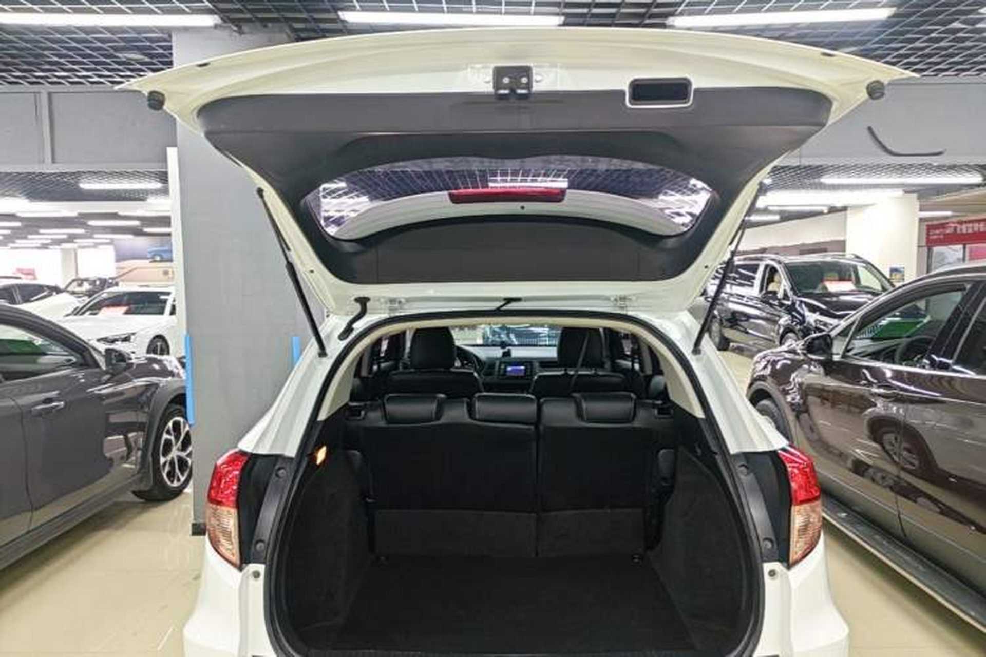 Used Honda Vezel 2017 1.5L CVT 2WD Comfort Model Trunk