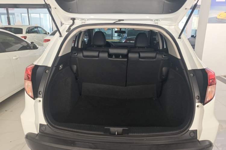 Used Honda Vezel 2017 1.8L CVT Front-Wheel Drive Pioneer Edition Trunk