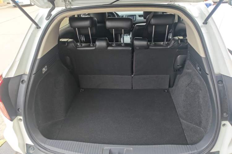 Used Honda Vezel 2017 1.5L CVT 2WD Comfort Model Trunk