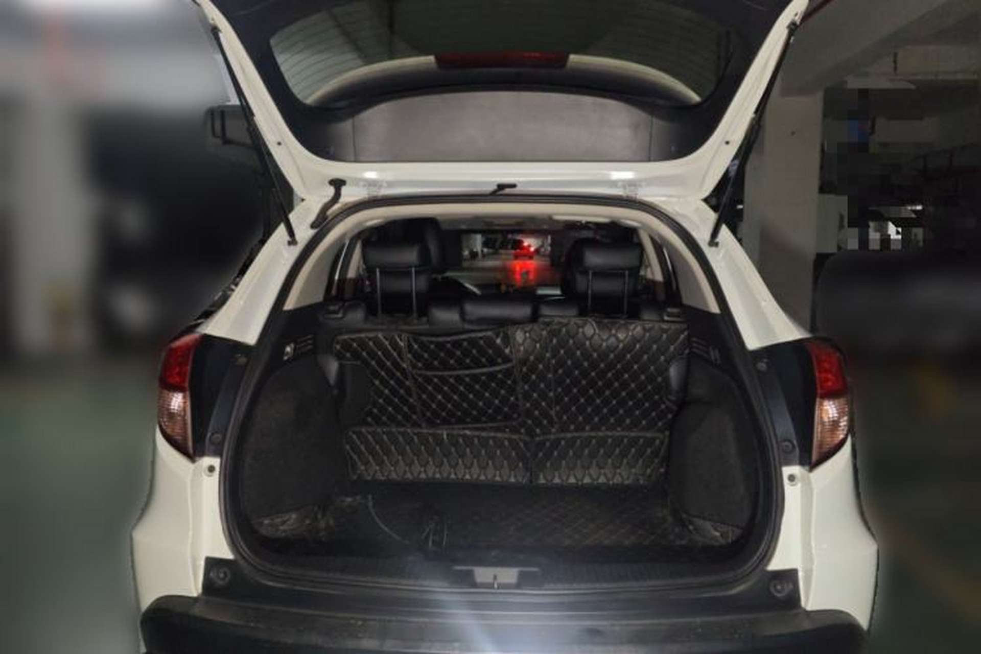 Used Honda Vezel 2017 1.5L CVT 2WD Comfort Model Trunk
