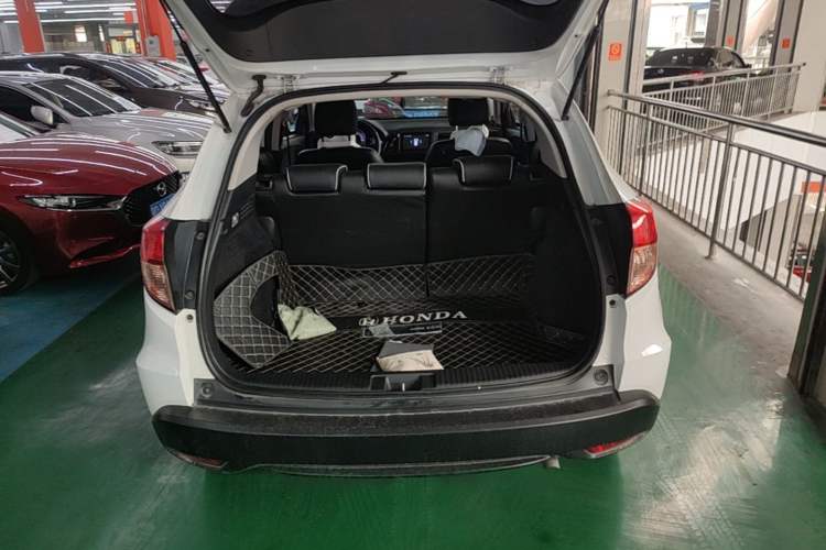 Used Honda Vezel 2017 1.5L CVT 2WD Comfort Model Trunk