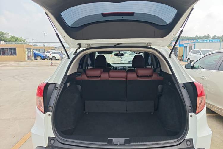 Used Honda Vezel 2017 1.5L CVT 2WD Comfort Model Trunk