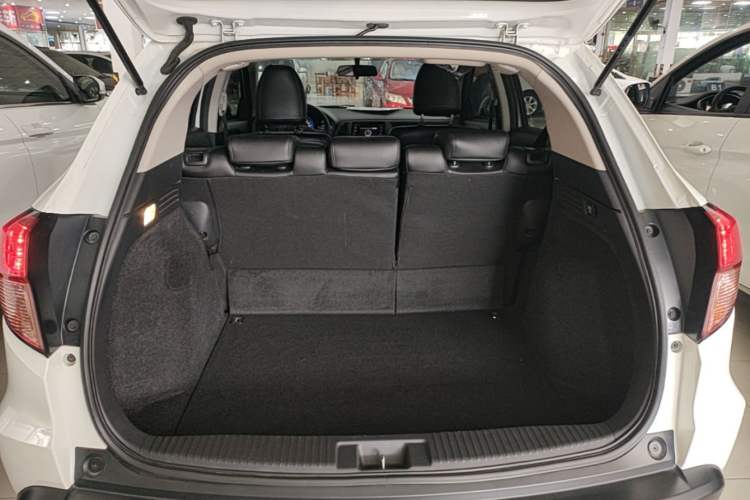 Used Honda Vezel 2017 1.5L CVT 2WD Comfort Model Trunk