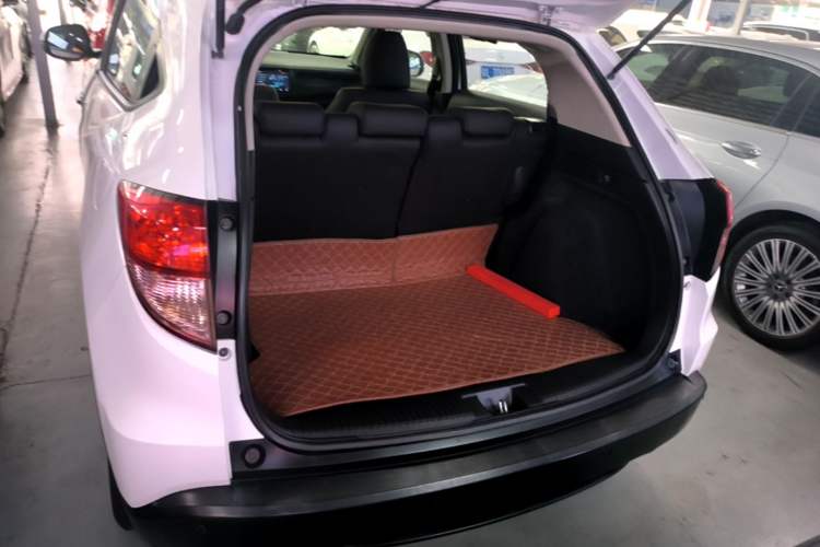 Used Honda Vezel 2017 1.5L CVT 2WD Comfort Model Trunk