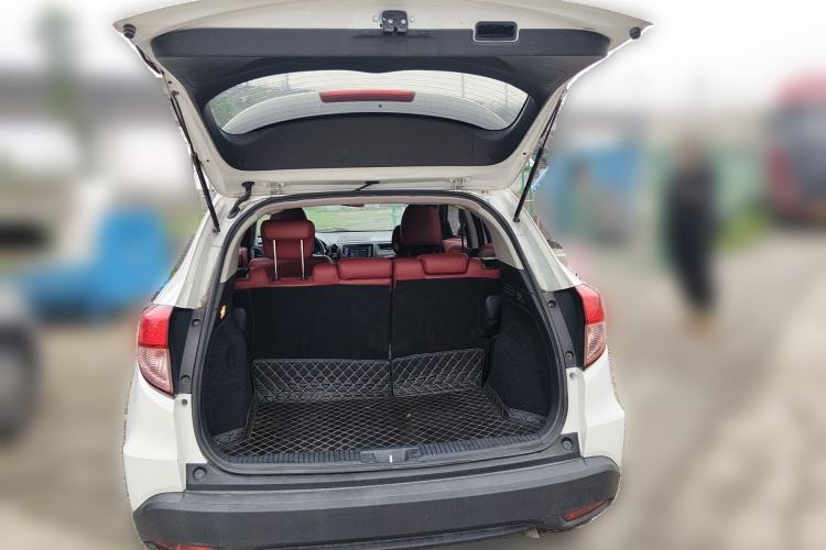 Used Honda Vezel 2017 1.5L CVT 2WD Comfort Model Trunk
