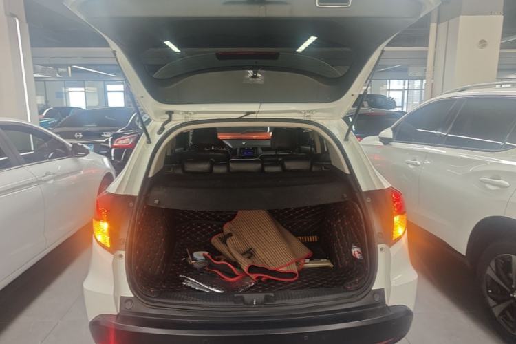 Used Honda Vezel 2017 1.5L CVT 2WD Comfort Model Trunk