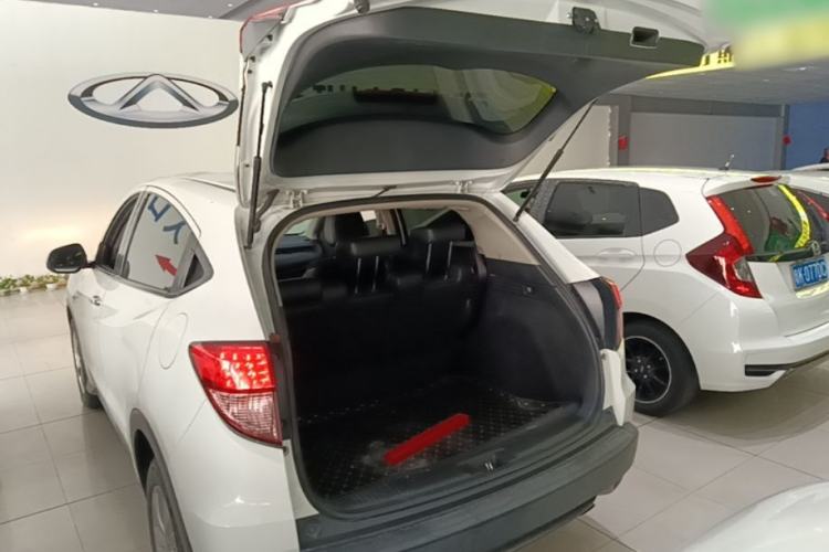 Used Honda Vezel 2017 1.8L CVT 2WD Elite Model Trunk