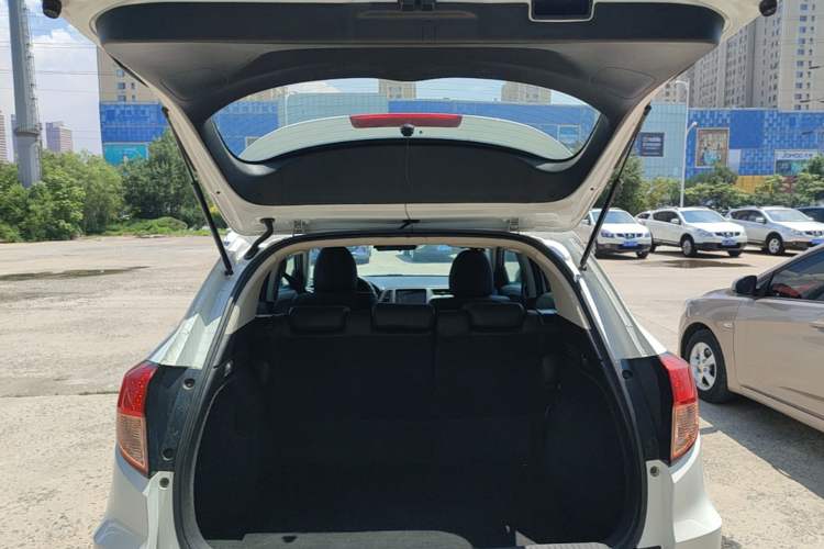Used Honda Vezel 2017 1.5L CVT 2WD Comfort Model Trunk