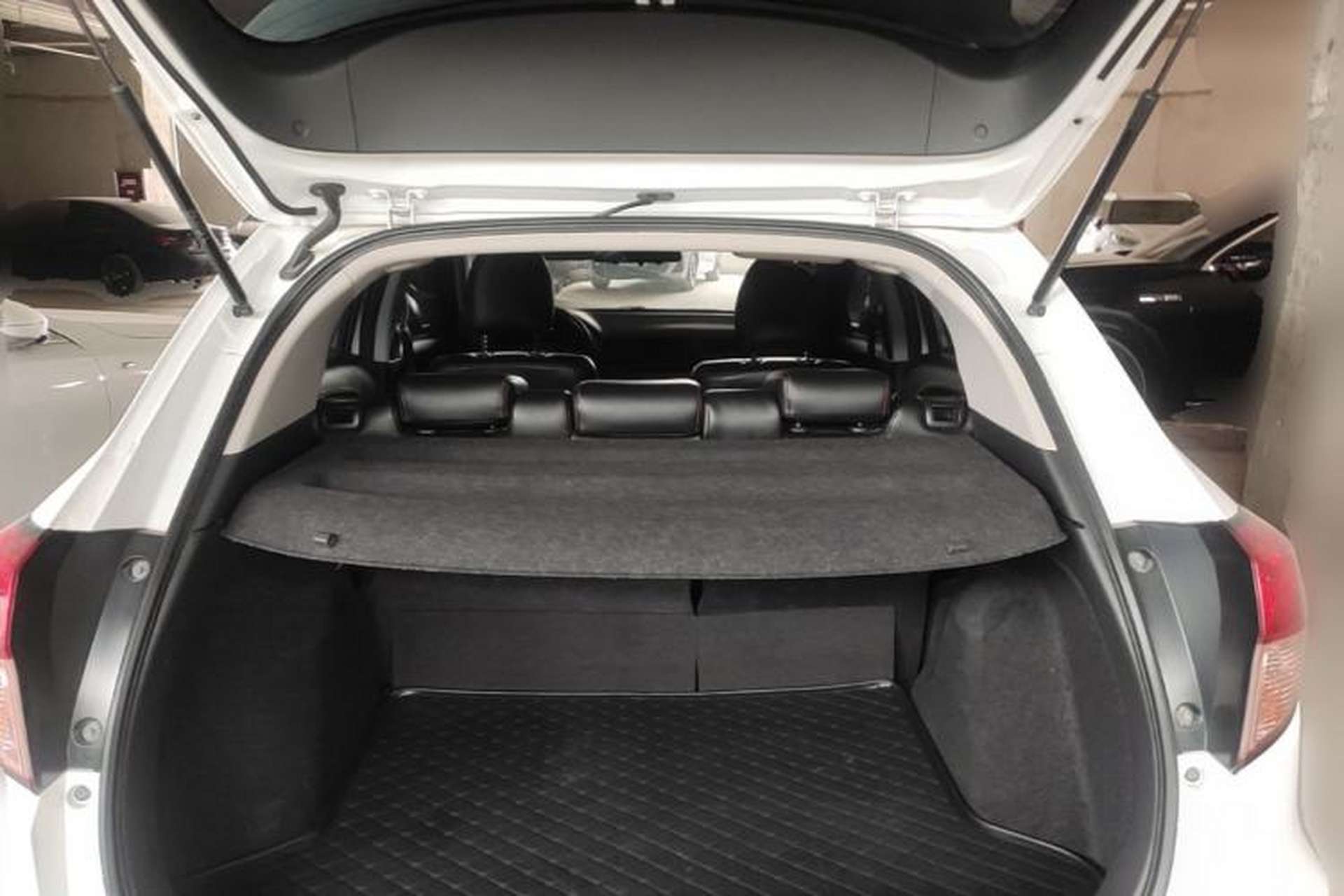 Used Honda Vezel 2017 1.5L CVT 2WD Comfort Model Trunk